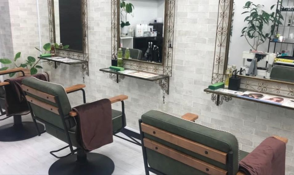 美容室オリーブの施術プロセスはお客様一人一人の個性的な髪質や骨格、髪のくせ、生えグセに焦点を当てています。